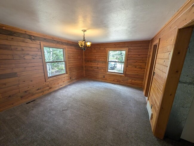 Building Photo - 3137 Ridge Rd