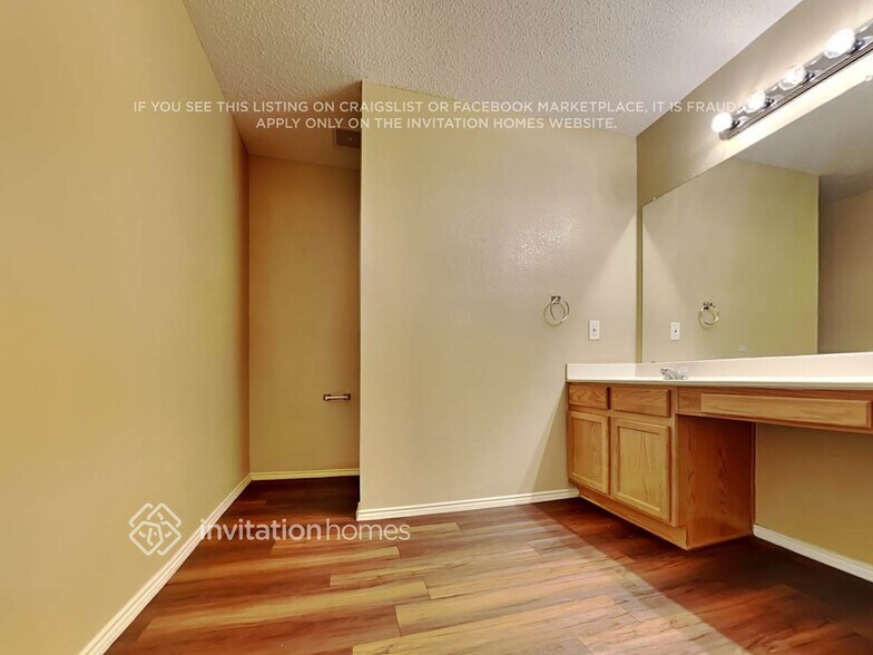 Building Photo - 3312 Silver Creek Dr