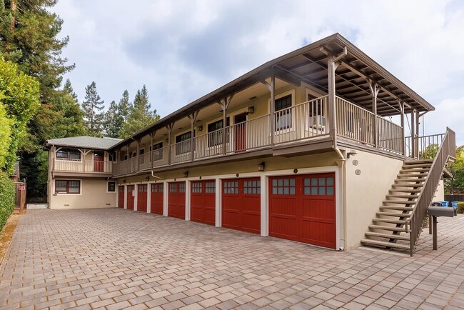 Building Photo - 327 Hawthorne Ave