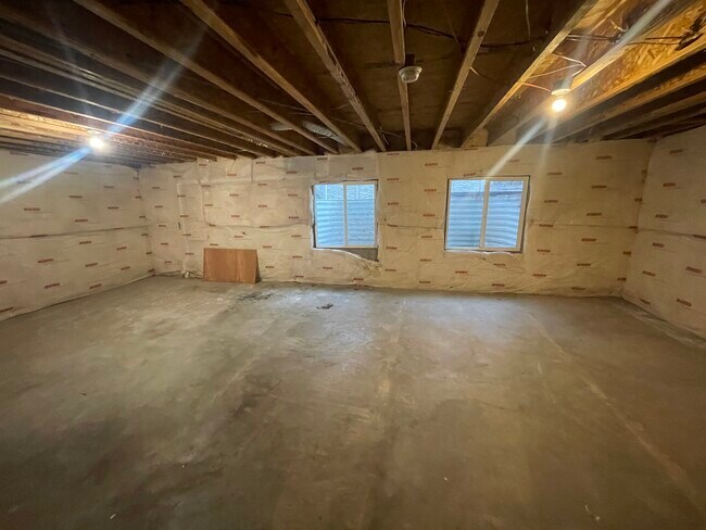 Building Photo - 1138 1740 W