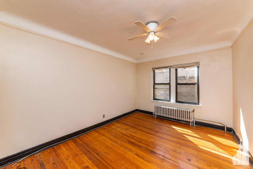 Building Photo - 948 W Cuyler Ave