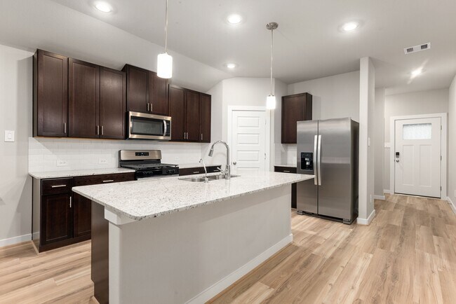 Building Photo - 6623 Castella Dr