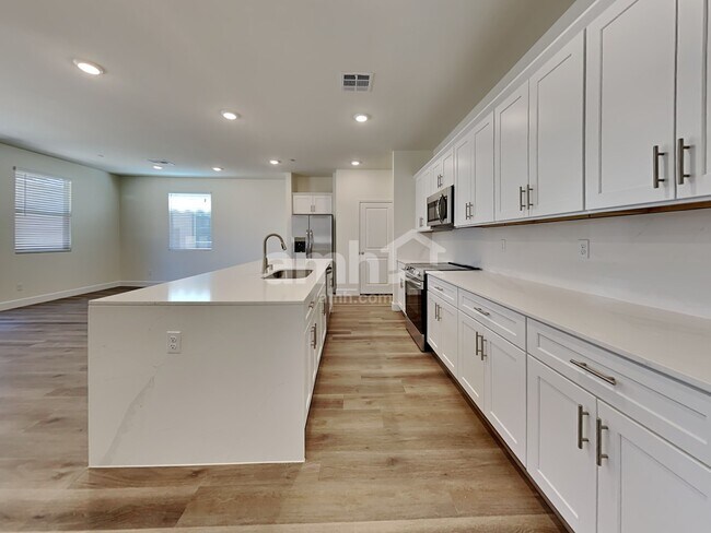 Building Photo - 123 Charmante Tulip Ln