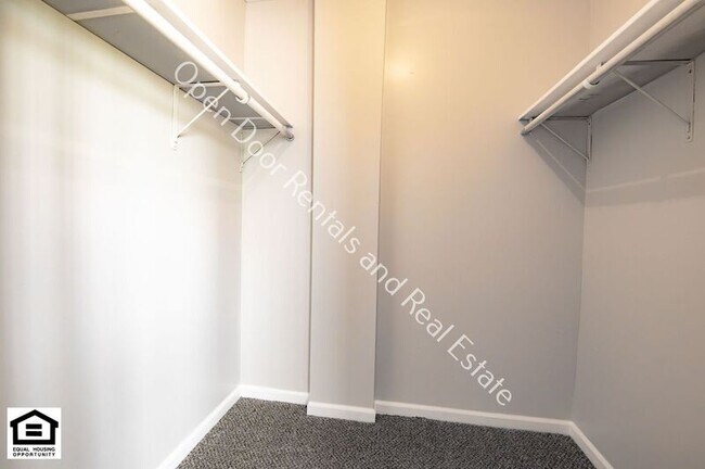Building Photo - 15012 Tally Ho Dr