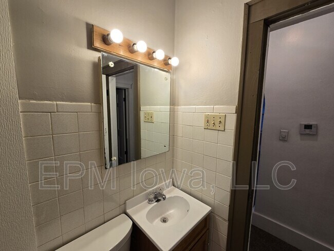 Building Photo - 115 Summit Ave