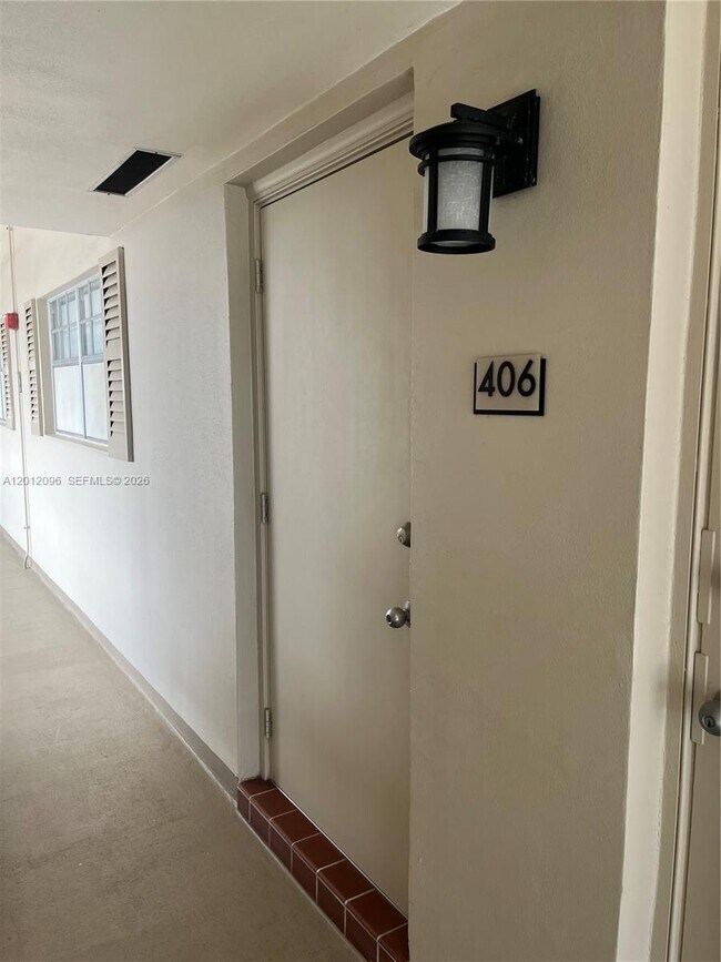 Building Photo - 440 Paradise Isle Blvd
