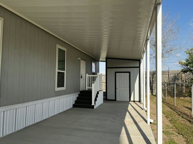 Building Photo - 602 N Victoria Rd