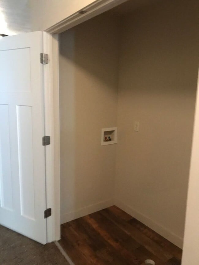 Building Photo - 3 Story Vineyard Townhome w 1 car attached...