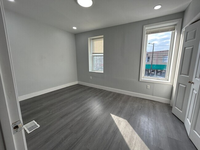 Building Photo - 1325 S 21st St