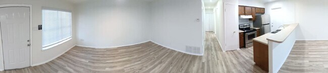 Building Photo - Well-Maintained Home with Modern Features in Prime Live Oak Location