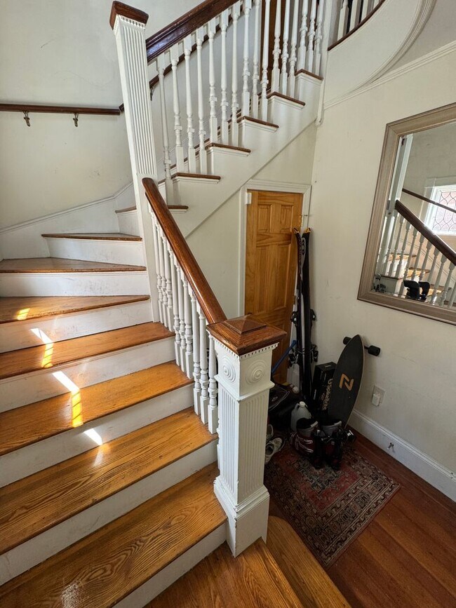 Building Photo - 20 Alcott St