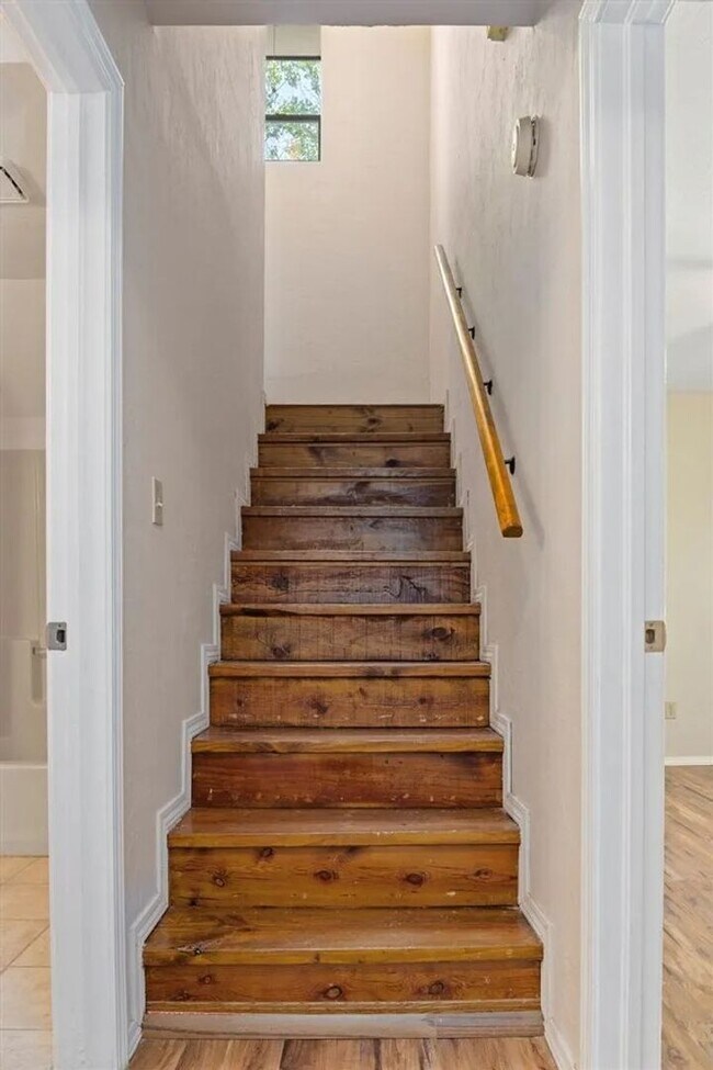 Building Photo - 4013 SW Sunflower Ln