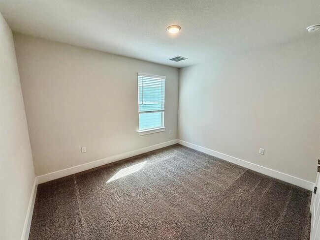 Building Photo - 15705 Oglethorpe Dr