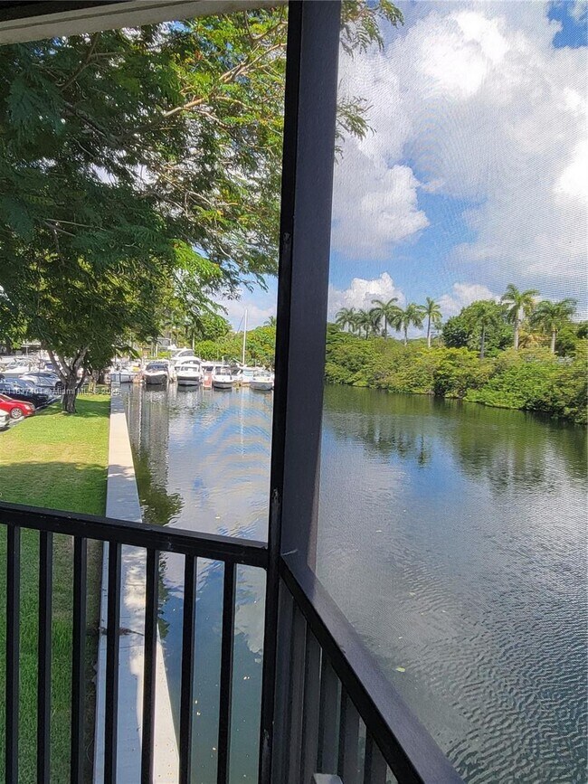 Building Photo - 3401 N Country Club Dr