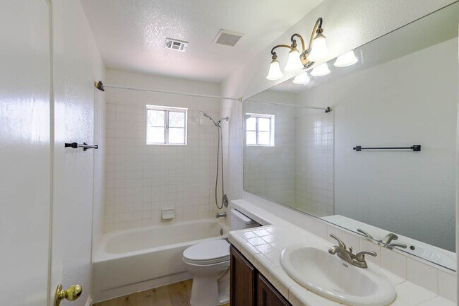 Building Photo - Beautiful, Well Kept, North Summerlin Pool...