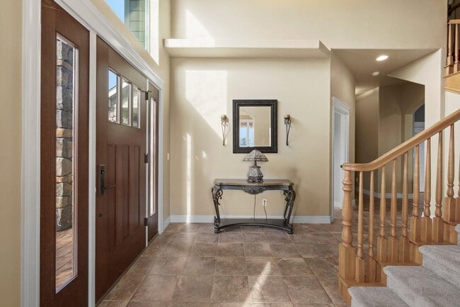 Building Photo - 5BED 4BATH - Beautiful Home with a Gorgeous View