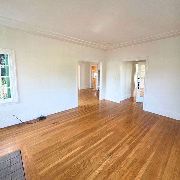 Building Photo - 1621 E 38th St