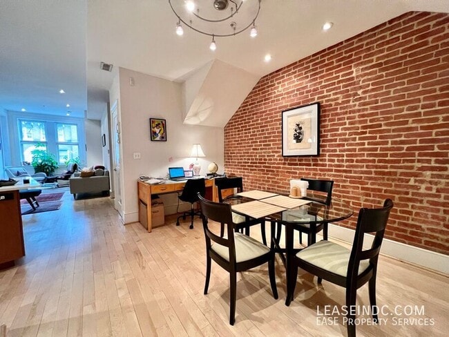 Building Photo - 1433 R St NW