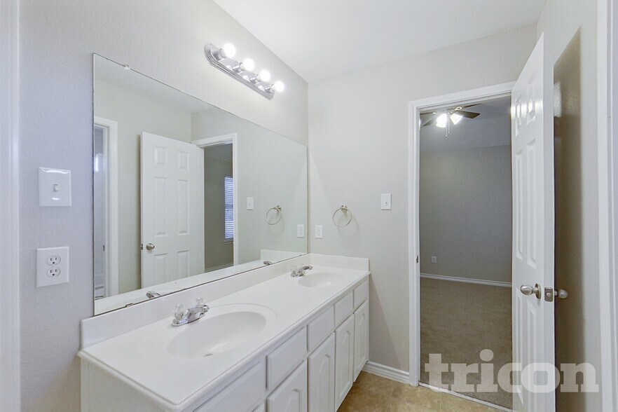 Building Photo - 1435 Red Wolf Dr