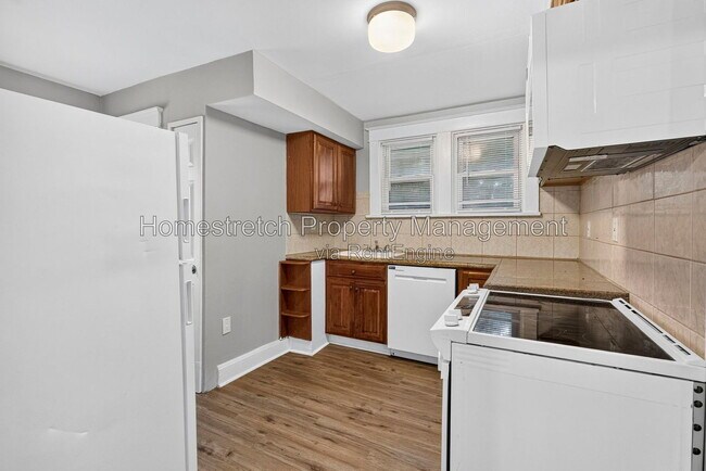 Building Photo - 9006 Baroda Ave