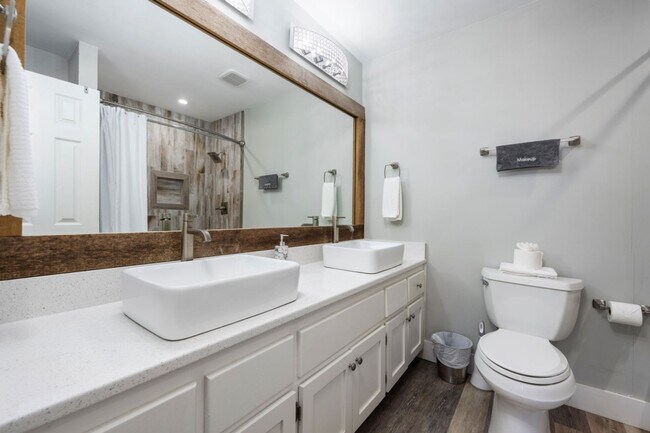 Building Photo - 17462 Front Beach Rd