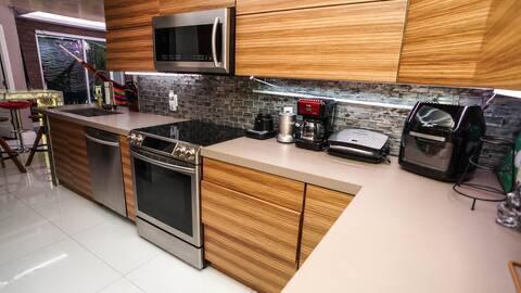 Building Photo - 785 SW 148th Ave