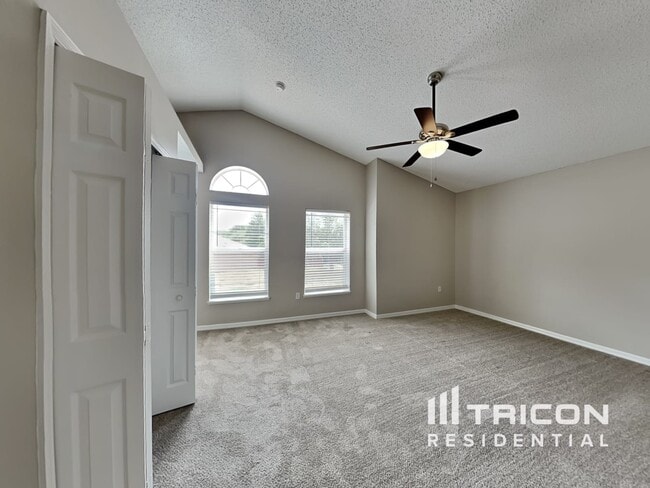 Building Photo - 3013 Whispering Trails Dr