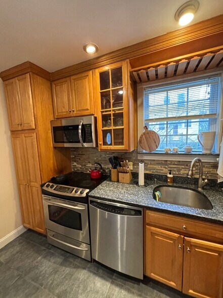 Building Photo - 37 Farquhar St