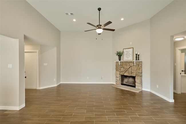 Building Photo - 12307 White River Dr
