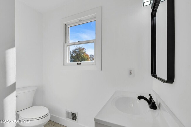 Building Photo - 526 Bradley Blvd