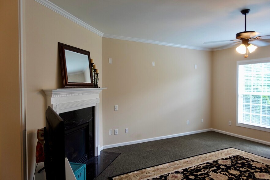 Building Photo - 3304 Chastain Gardens Dr NW