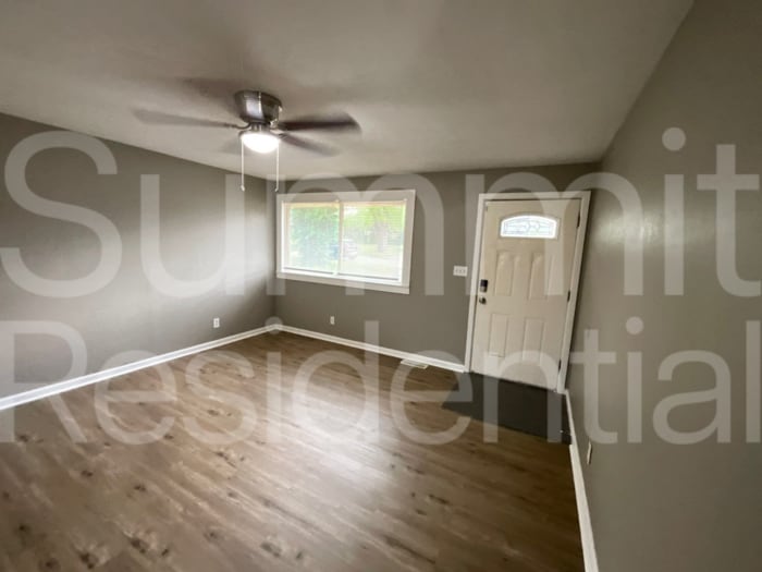 Building Photo - 8608 Crystal Ave