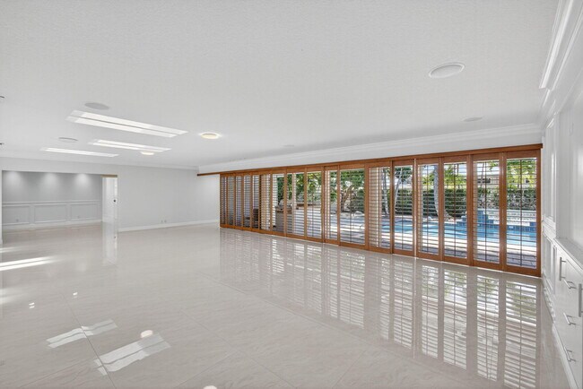 Building Photo - 15 River Dr