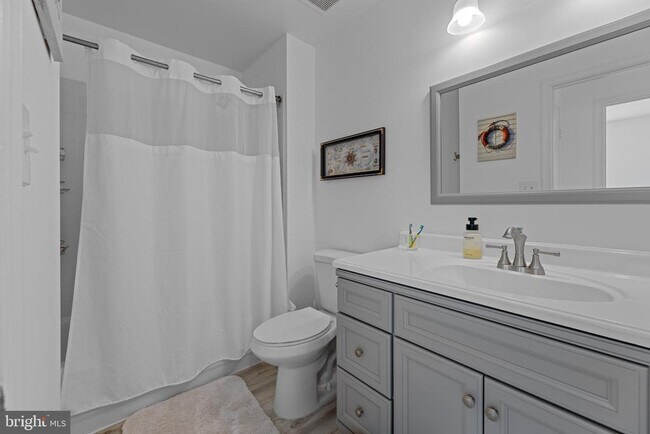 Building Photo - 21622 Monmouth Terrace