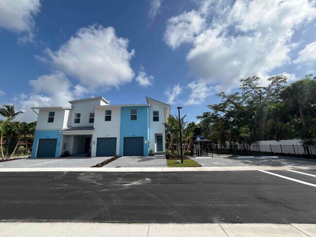 Building Photo - 3107 Duke Rd