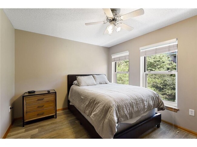 Building Photo - 660 N 2nd St