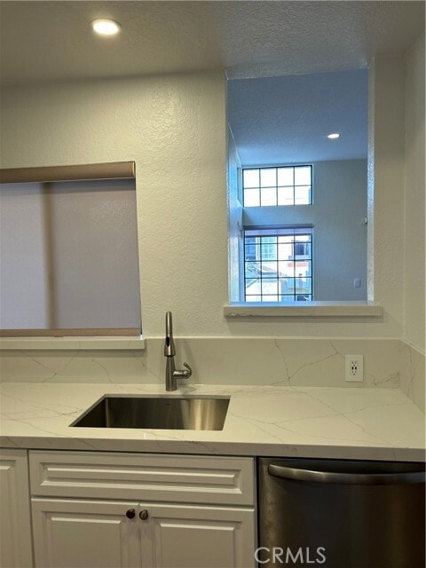 Building Photo - 2601 S Broadmoor Dr