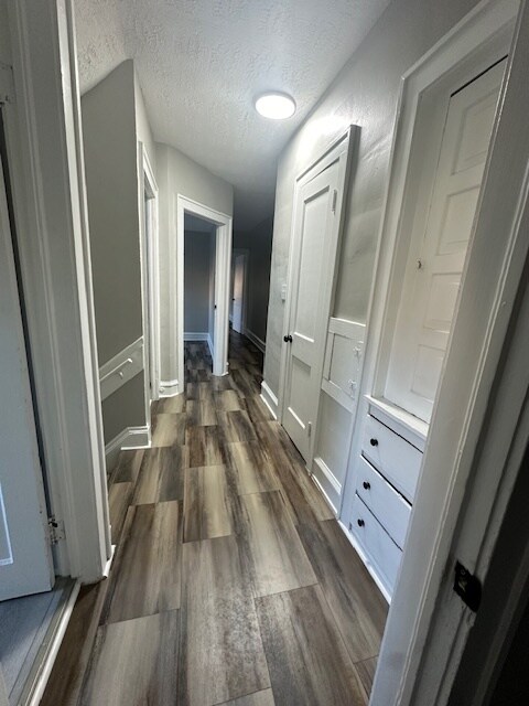 Building Photo - 3083 E Derbyshire Rd