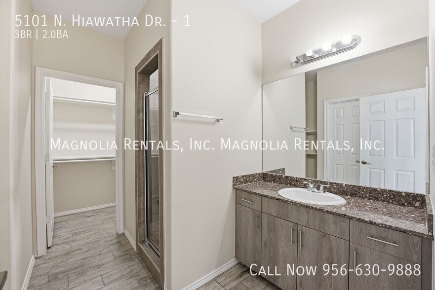 Building Photo - 5101 N Hiawatha Dr