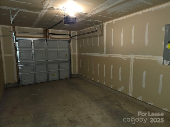 Building Photo - 7014 Sycamore Grove Ct