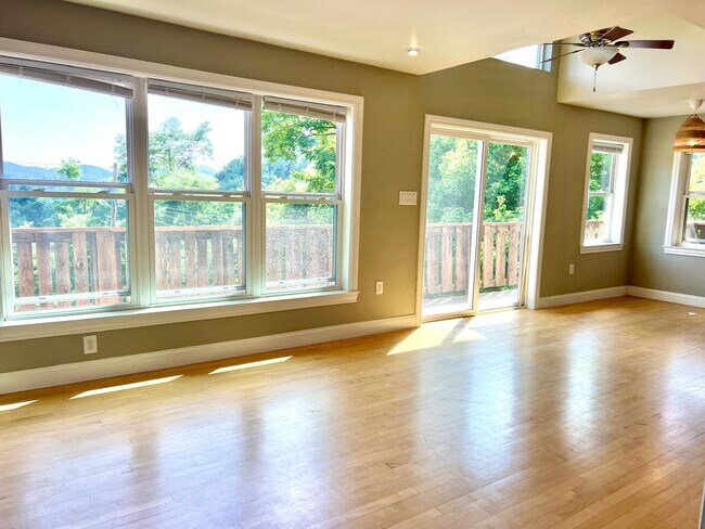 Building Photo - Just Beyond Downtown Boone with Amazing Mo...