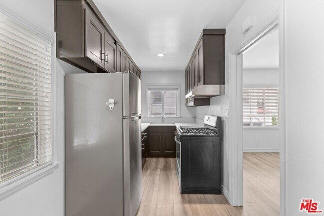 Building Photo - 727 Crenshaw Blvd