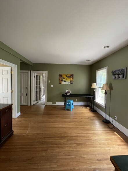 Building Photo - 78 Callodine Ave