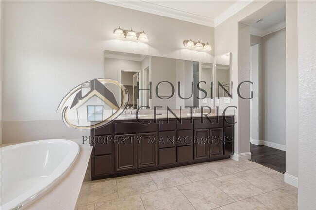Building Photo - Executive Gated Rental with Stunning Views & Solar!