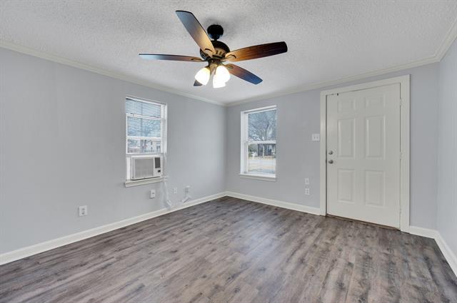 Building Photo - 412 E Avenue F