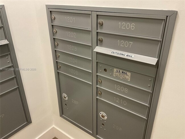 Building Photo - 1600 SW 1st Ave