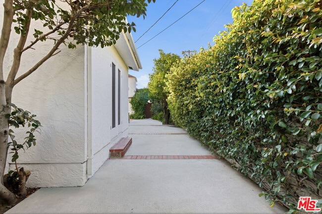 Building Photo - 641 N Martel Ave