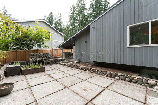 Building Photo - 1646 152nd Ave SE