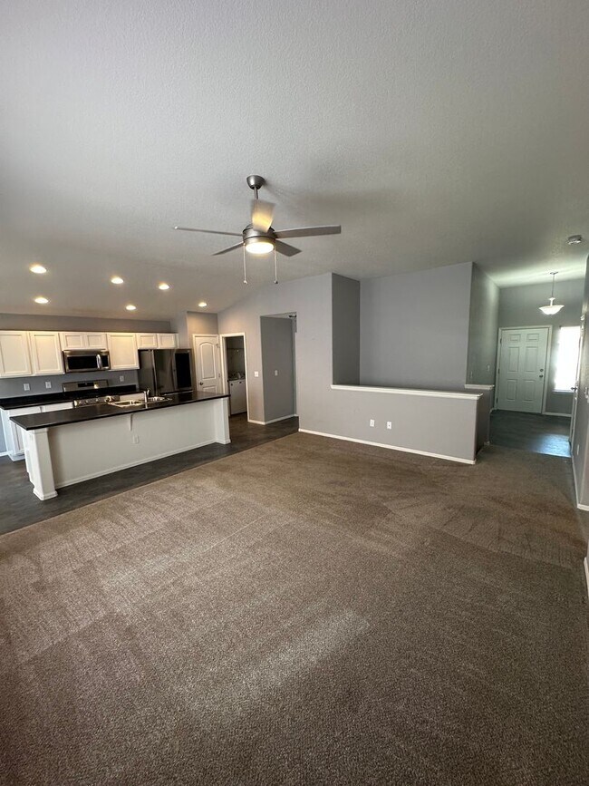 Building Photo - Beautiful 4bdrm Home In Severance