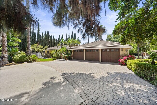 Building Photo - 10307 Donna Ave